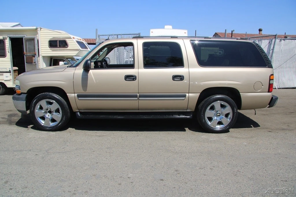 2005 Chevrolet Suburban 9th Gen - Image 3 of 21