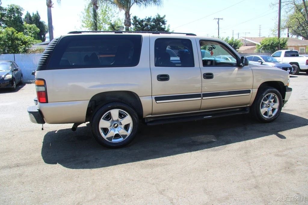 2005 Chevrolet Suburban 9th Gen - Image 9 of 21
