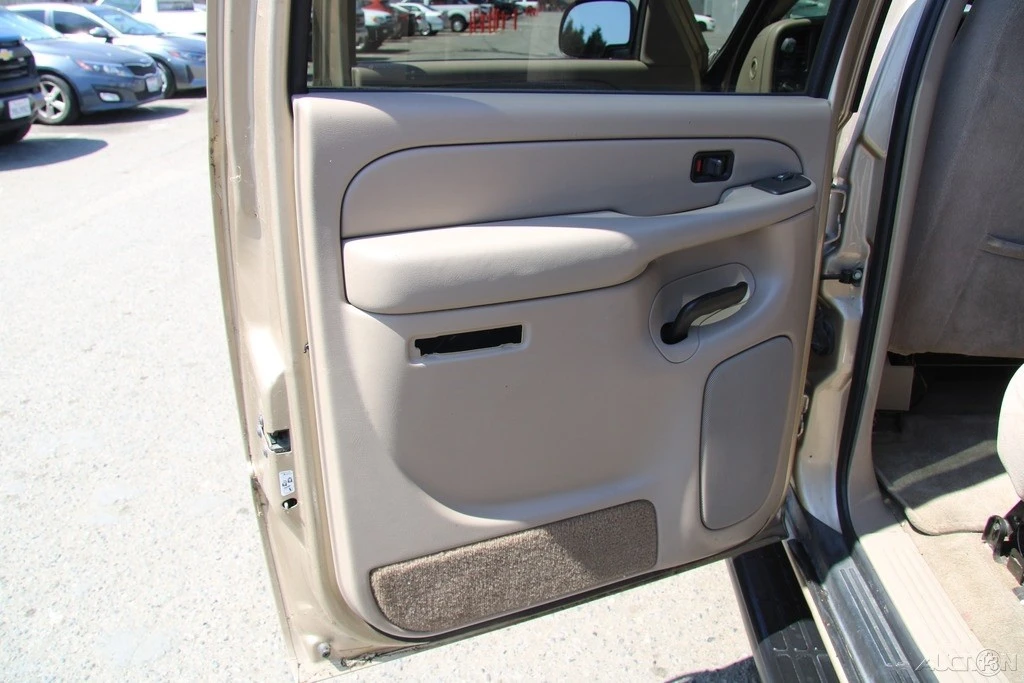 2005 Chevrolet Suburban 9th Gen - Image 19 of 21