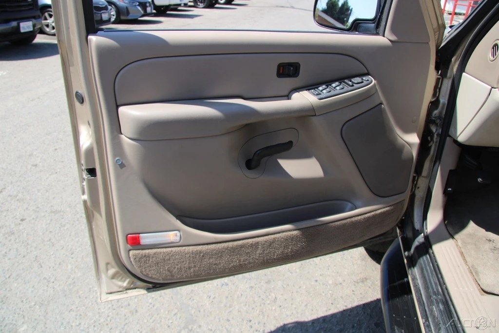 2005 Chevrolet Suburban 9th Gen - Image 13 of 21
