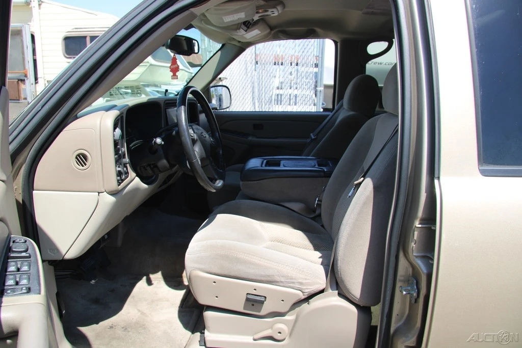 2005 Chevrolet Suburban 9th Gen - Image 14 of 21
