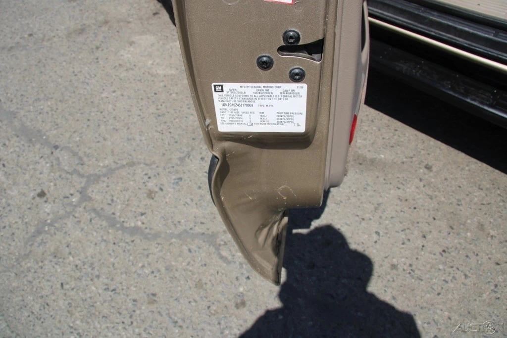 2005 Chevrolet Suburban 9th Gen - Image 12 of 21