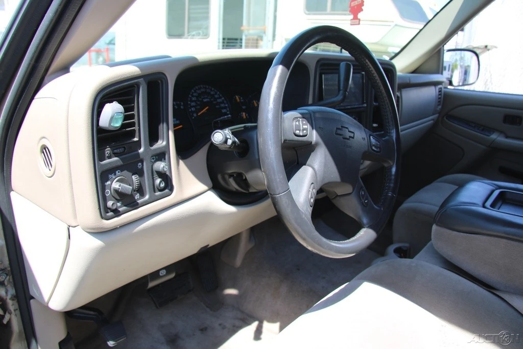 2005 Chevrolet Suburban 9th Gen - Image 15 of 21