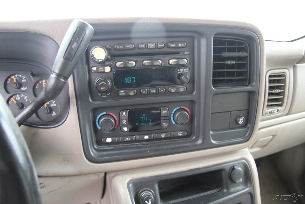 2005 Chevrolet Suburban 9th Gen - Image 16 of 21