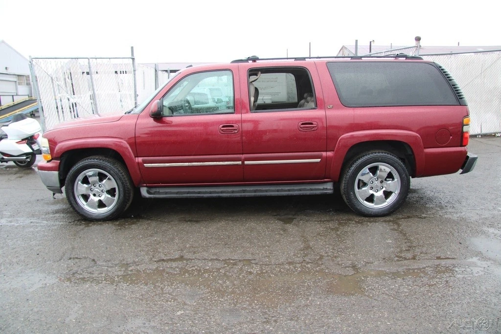 2005 Chevrolet Suburban 9th Gen - Image 3 of 21