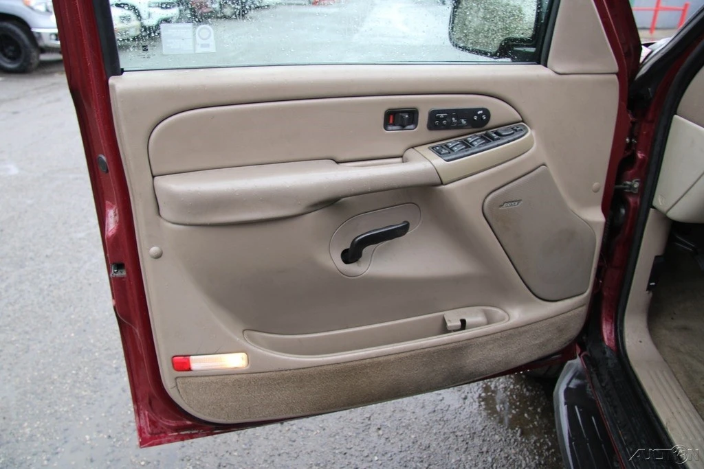 2005 Chevrolet Suburban 9th Gen - Image 11 of 21