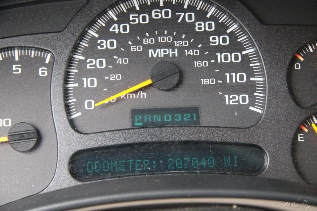 2005 Chevrolet Suburban 9th Gen - Image 15 of 21
