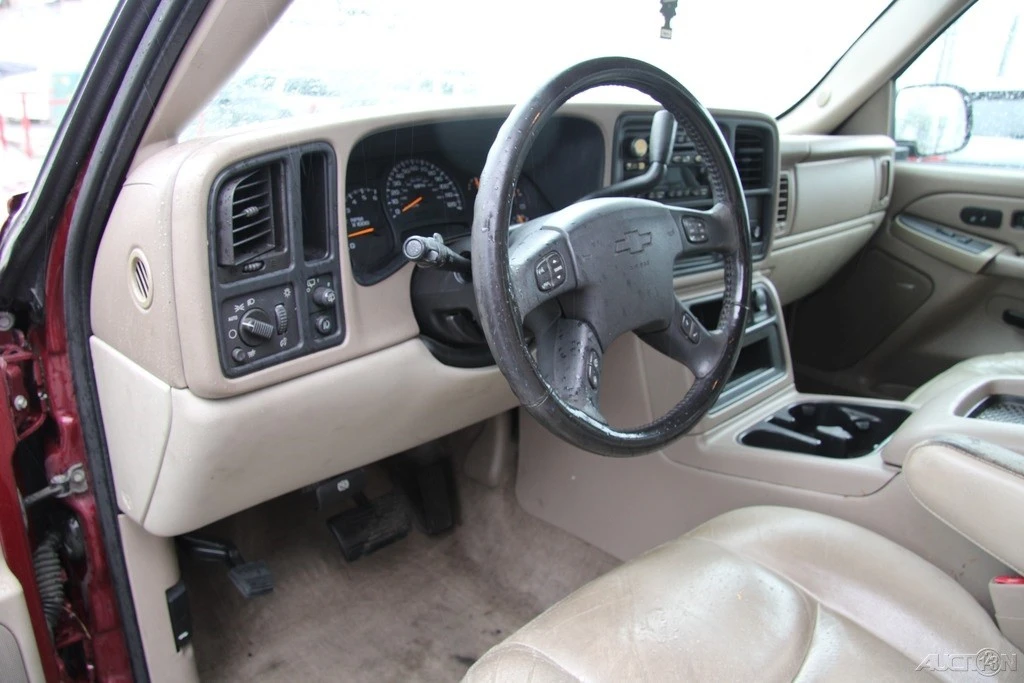 2005 Chevrolet Suburban 9th Gen - Image 13 of 21