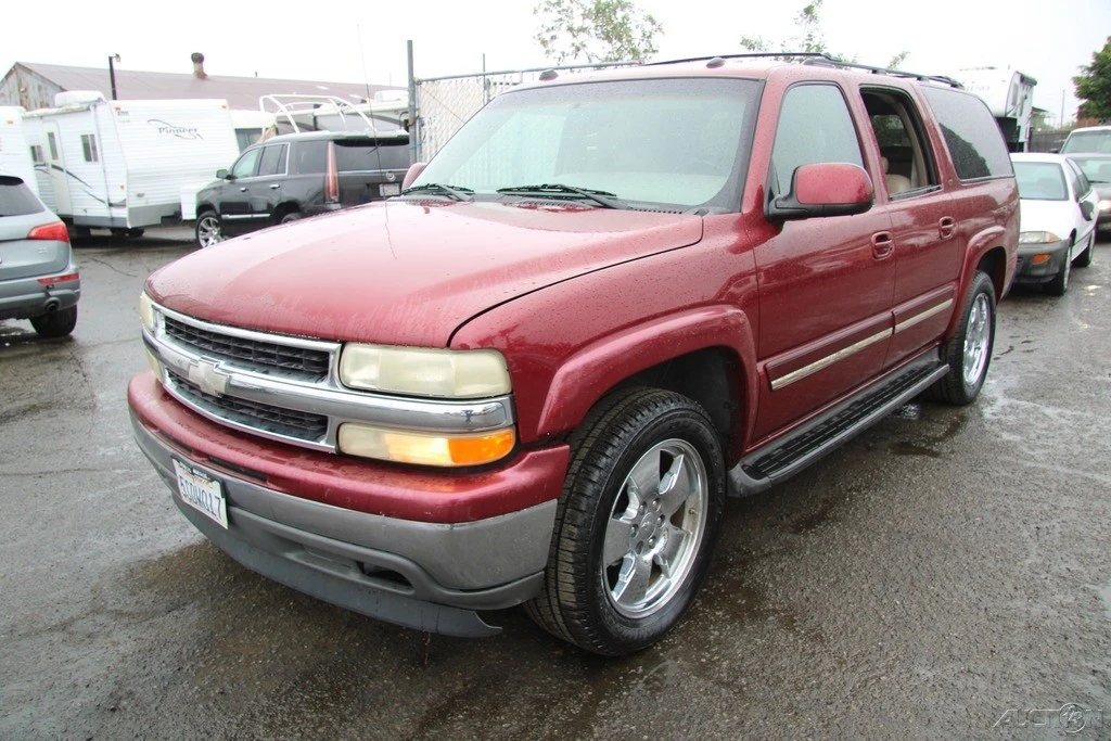 2005 Chevrolet Suburban 9th Gen - Image 2 of 21