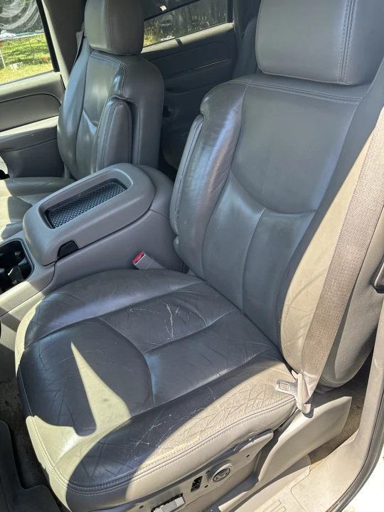 2005 Chevrolet Suburban 9th Gen - Image 2 of 16