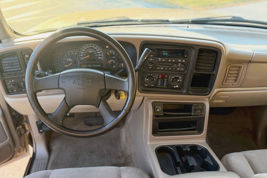 2005 Chevrolet Suburban 9th Gen - Image 5 of 7