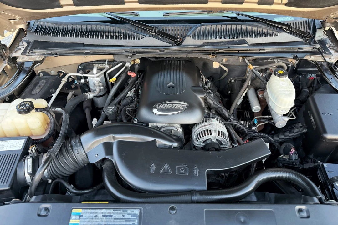 2005 Chevrolet Suburban 9th Gen - Image 6 of 7