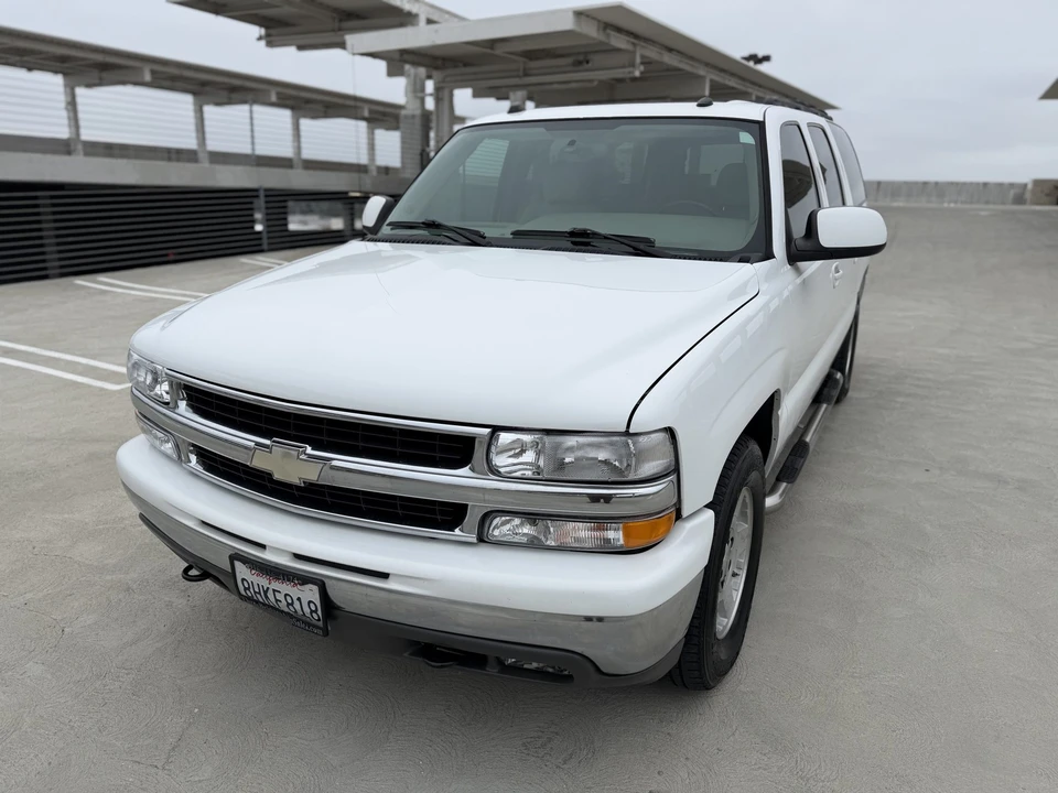 2005 Chevrolet Suburban 9th Gen - Image 2 of 31