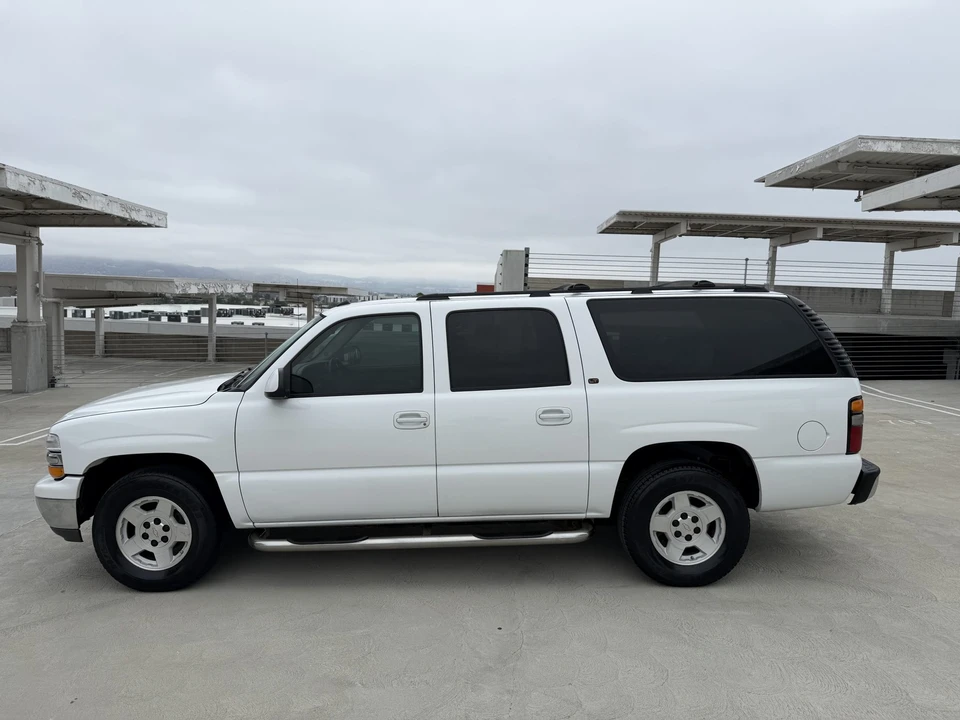 2005 Chevrolet Suburban 9th Gen - Image 15 of 31