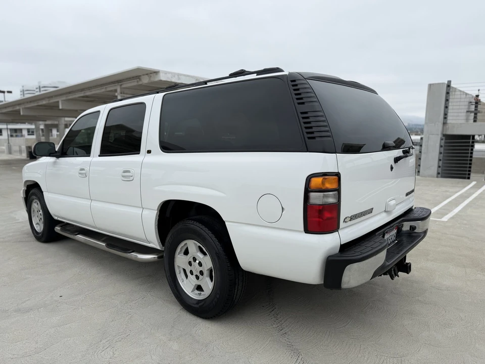 2005 Chevrolet Suburban 9th Gen - Image 19 of 31