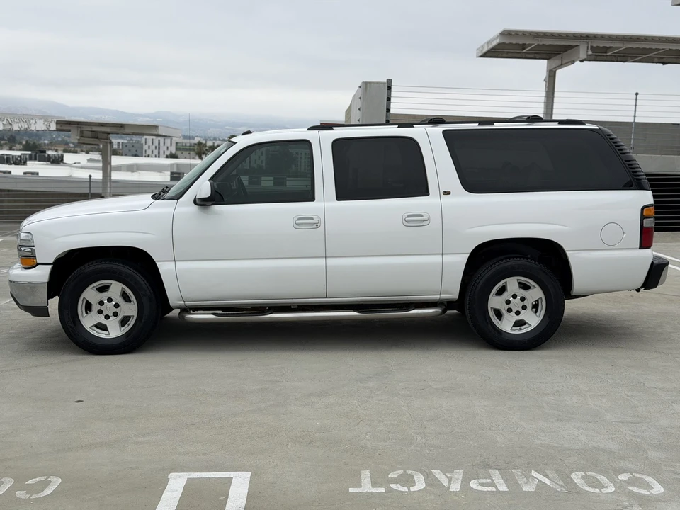 2005 Chevrolet Suburban 9th Gen - Image 16 of 31