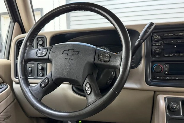 2005 Chevrolet Suburban 9th Gen - Image 5 of 7