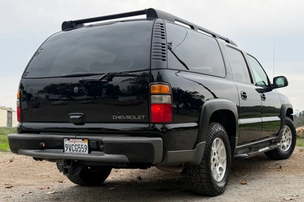2005 Chevrolet Suburban 9th Gen - Image 2 of 7