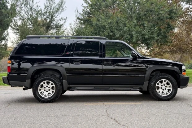 2005 Chevrolet Suburban 9th Gen - Image 3 of 7