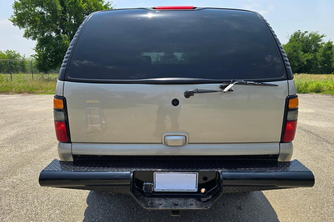 2005 Chevrolet Suburban 8th Gen - Image 5 of 31
