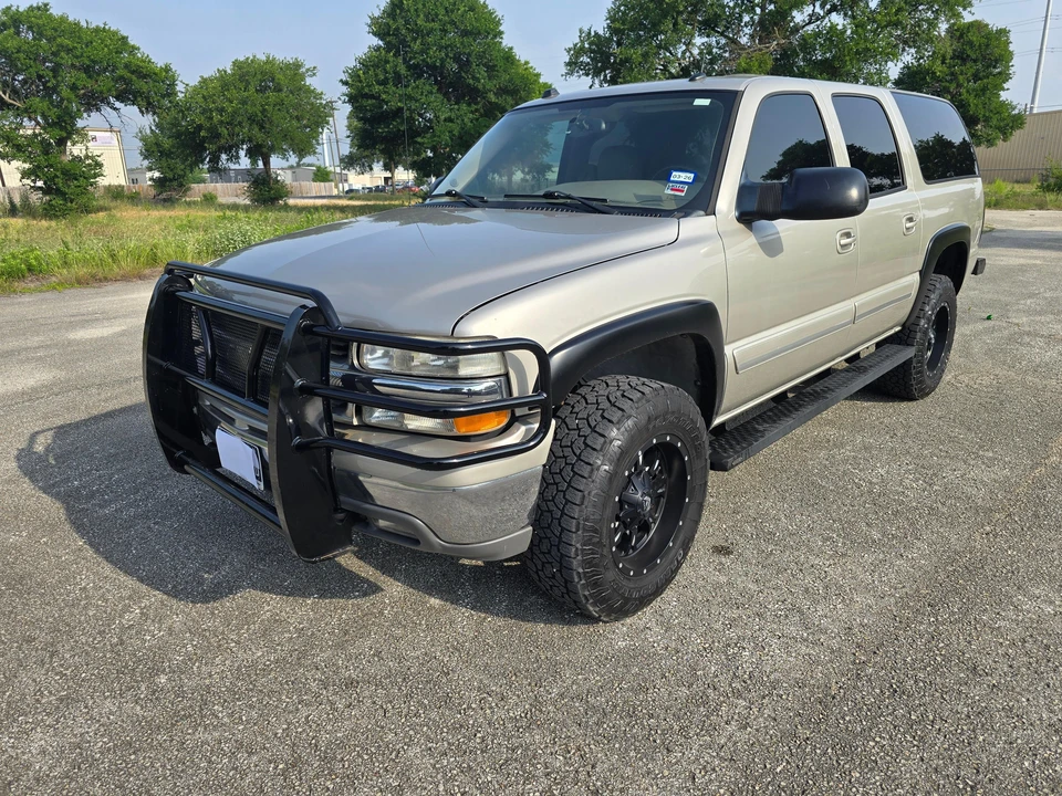 2005 Chevrolet Suburban 8th Gen - Image 8 of 31