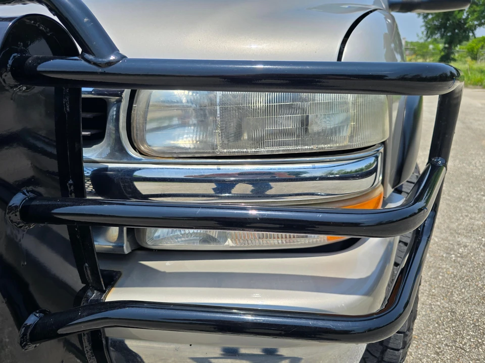 2005 Chevrolet Suburban 8th Gen - Image 28 of 31