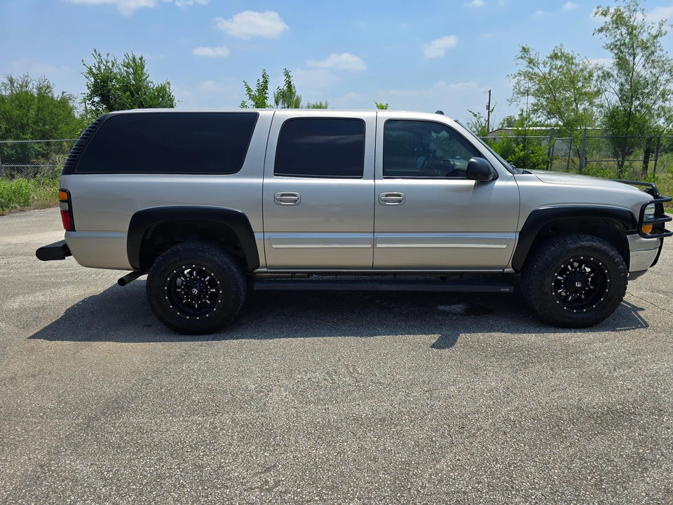 2005 Chevrolet Suburban 8th Gen - Image 22 of 31