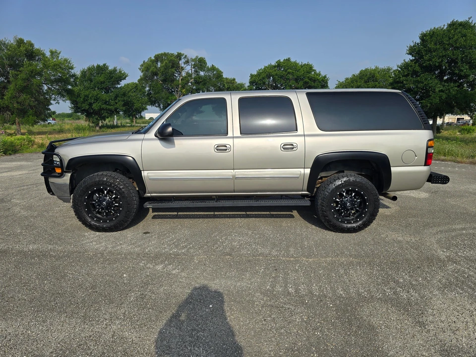 2005 Chevrolet Suburban 8th Gen - Image 10 of 31