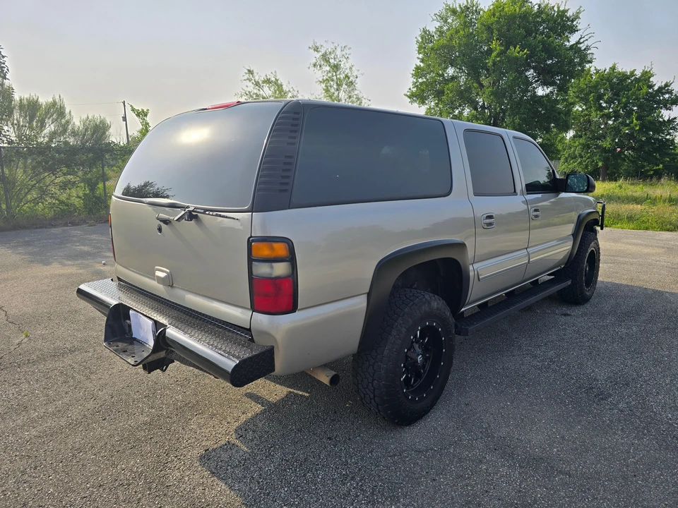 2005 Chevrolet Suburban 8th Gen - Image 18 of 31