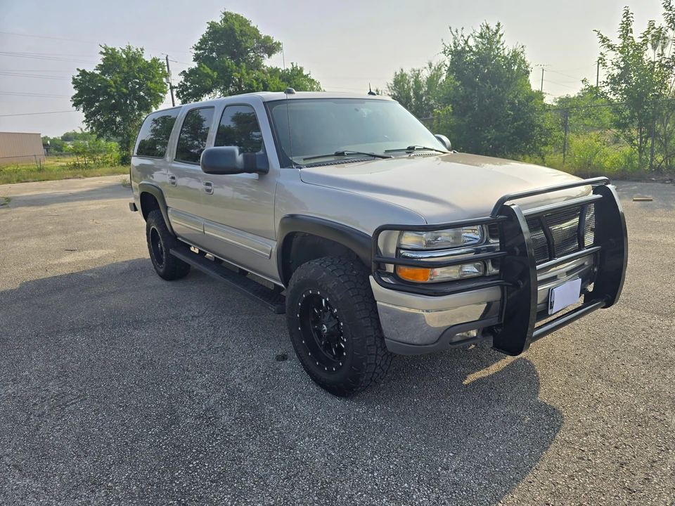 2005 Chevrolet Suburban 8th Gen - Image 25 of 31