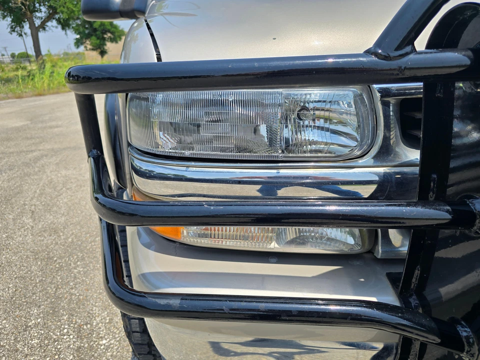 2005 Chevrolet Suburban 8th Gen - Image 27 of 31