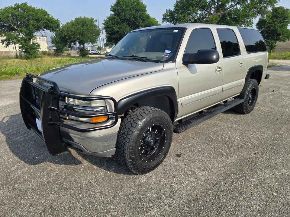 2005 Chevrolet Suburban 8th Gen - Image 9 of 31