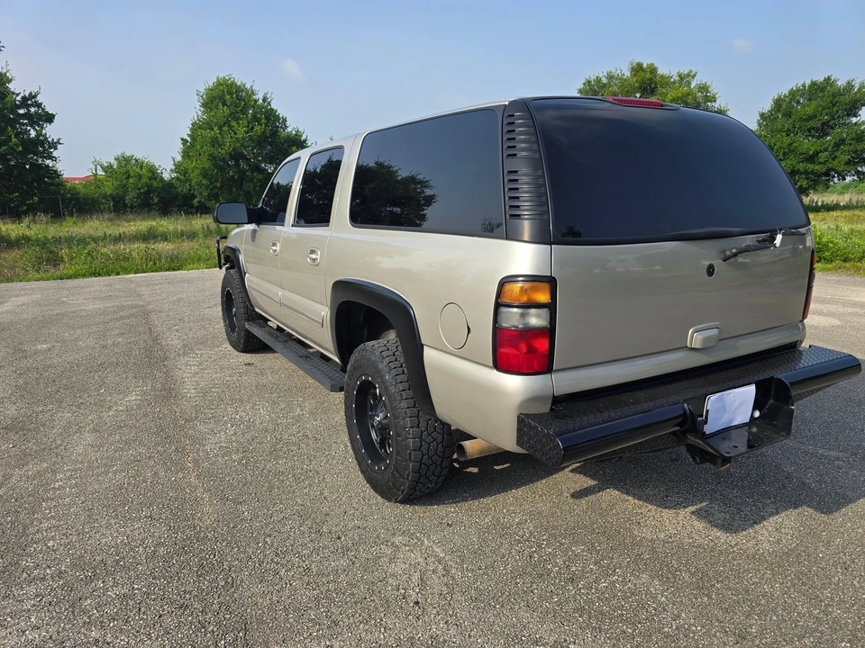 2005 Chevrolet Suburban 8th Gen - Image 14 of 31