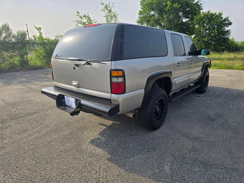 2005 Chevrolet Suburban 8th Gen - Image 17 of 31