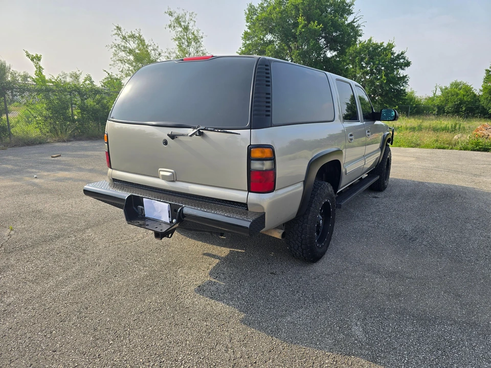 2005 Chevrolet Suburban 8th Gen - Image 16 of 31