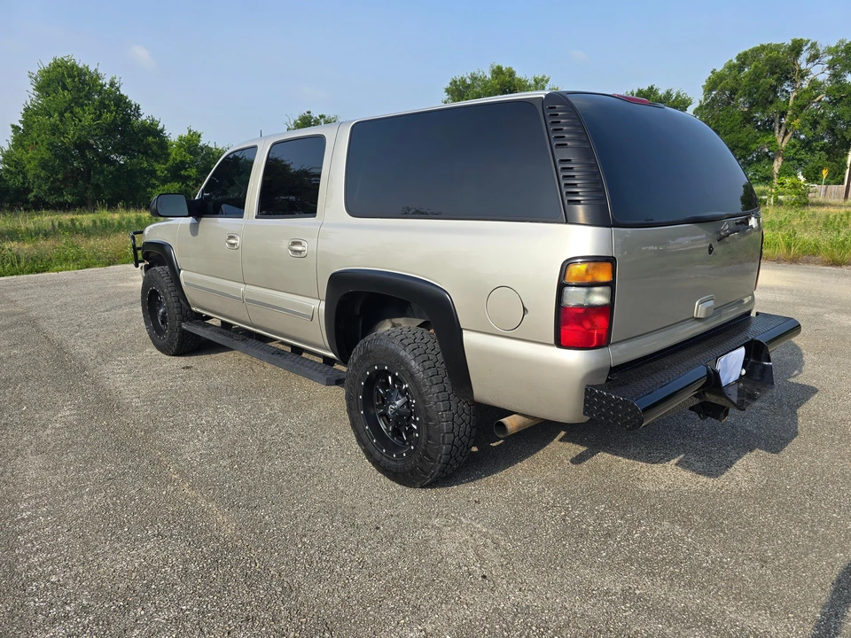 2005 Chevrolet Suburban 8th Gen - Image 12 of 31