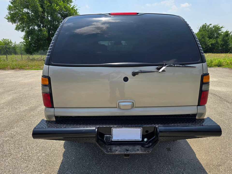 2005 Chevrolet Suburban 8th Gen - Image 15 of 31