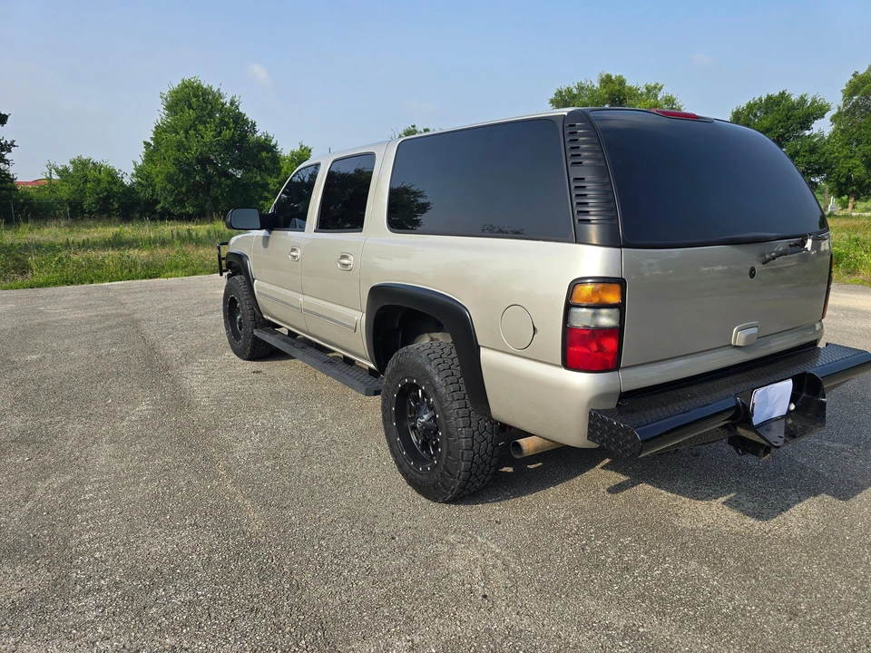 2005 Chevrolet Suburban 8th Gen - Image 13 of 31