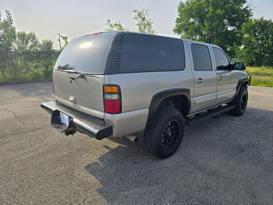 2005 Chevrolet Suburban 8th Gen - Image 19 of 31
