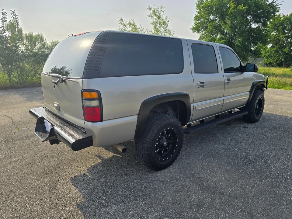 2005 Chevrolet Suburban 8th Gen - Image 20 of 31