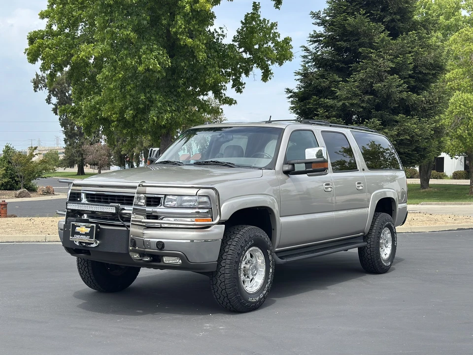 2005 Chevrolet Suburban 9th Gen - Image 2 of 31