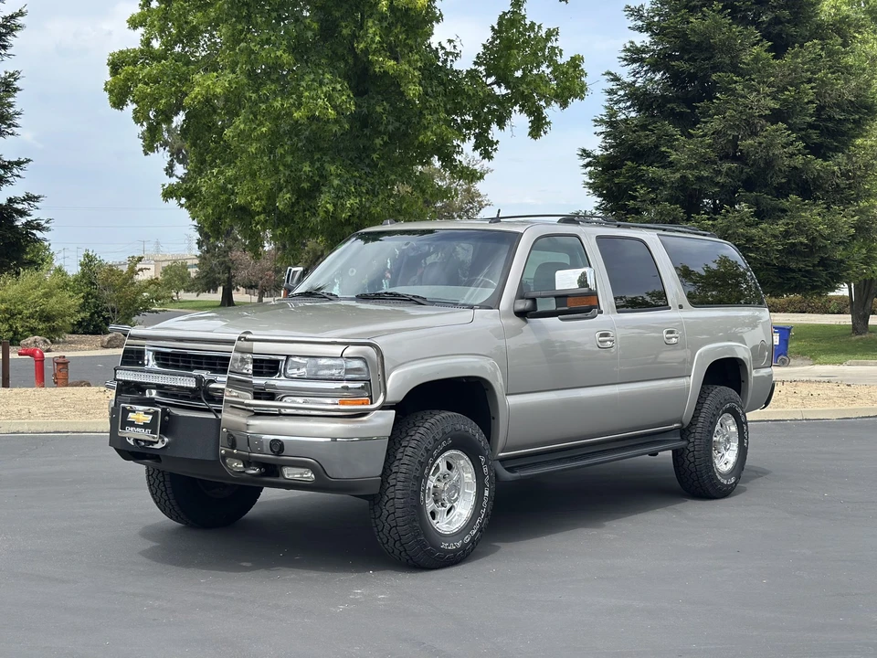 2005 Chevrolet Suburban 9th Gen - Image 3 of 31