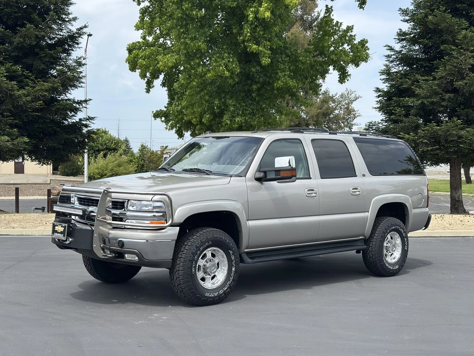 2005 Chevrolet Suburban 9th Gen - Image 5 of 31