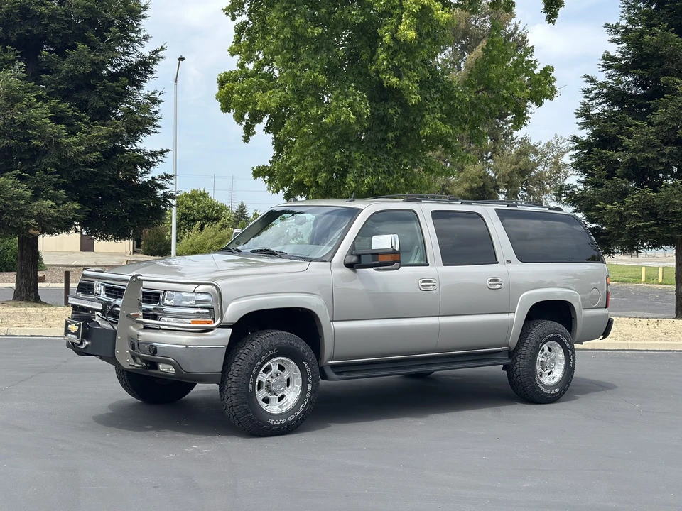 2005 Chevrolet Suburban 9th Gen - Image 6 of 31