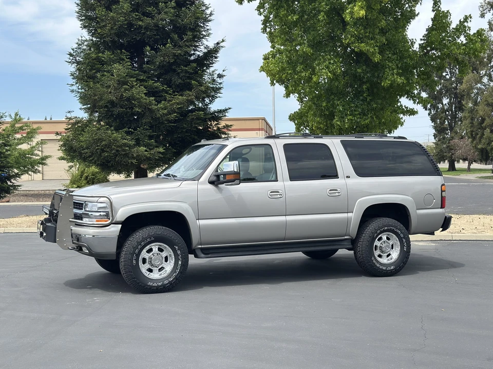 2005 Chevrolet Suburban 9th Gen - Image 9 of 31