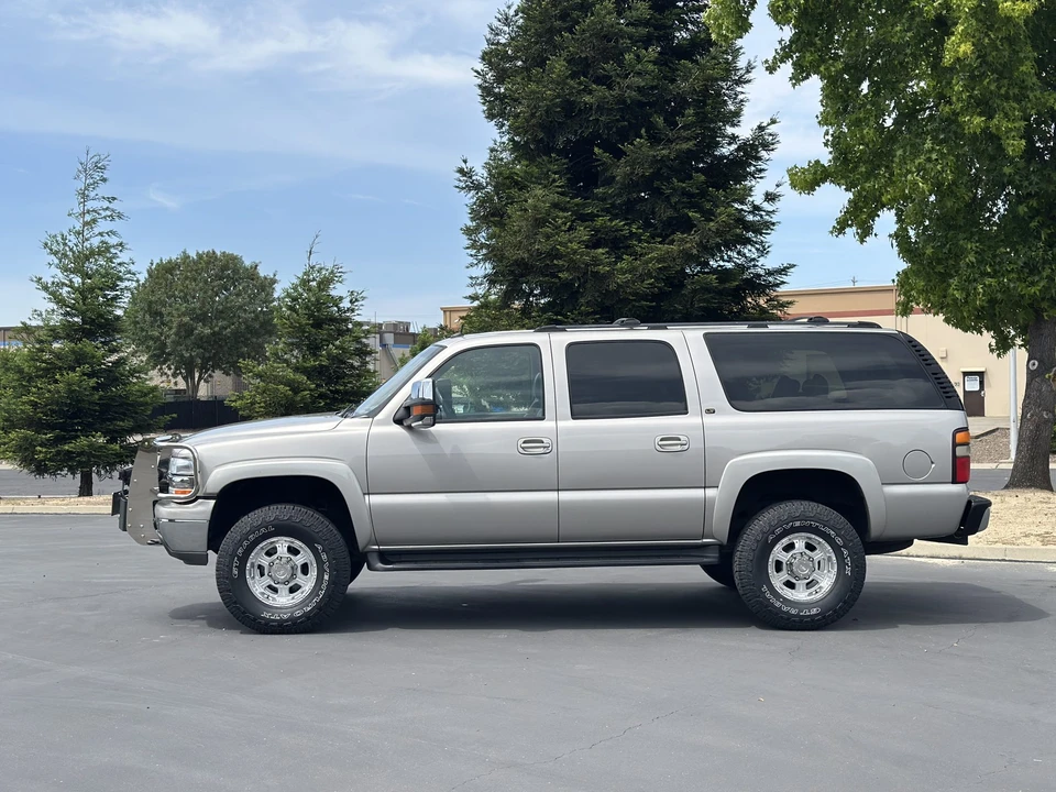 2005 Chevrolet Suburban 9th Gen - Image 11 of 31