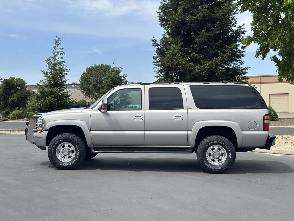 2005 Chevrolet Suburban 9th Gen - Image 12 of 31