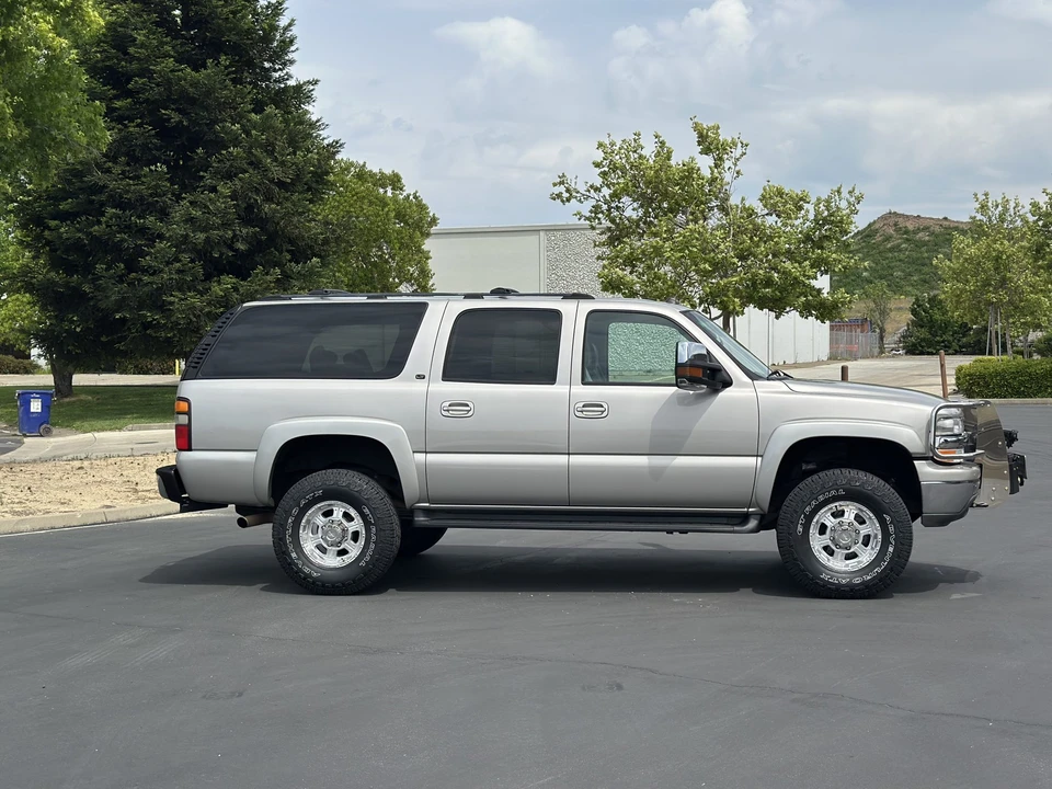 2005 Chevrolet Suburban 9th Gen - Image 28 of 31
