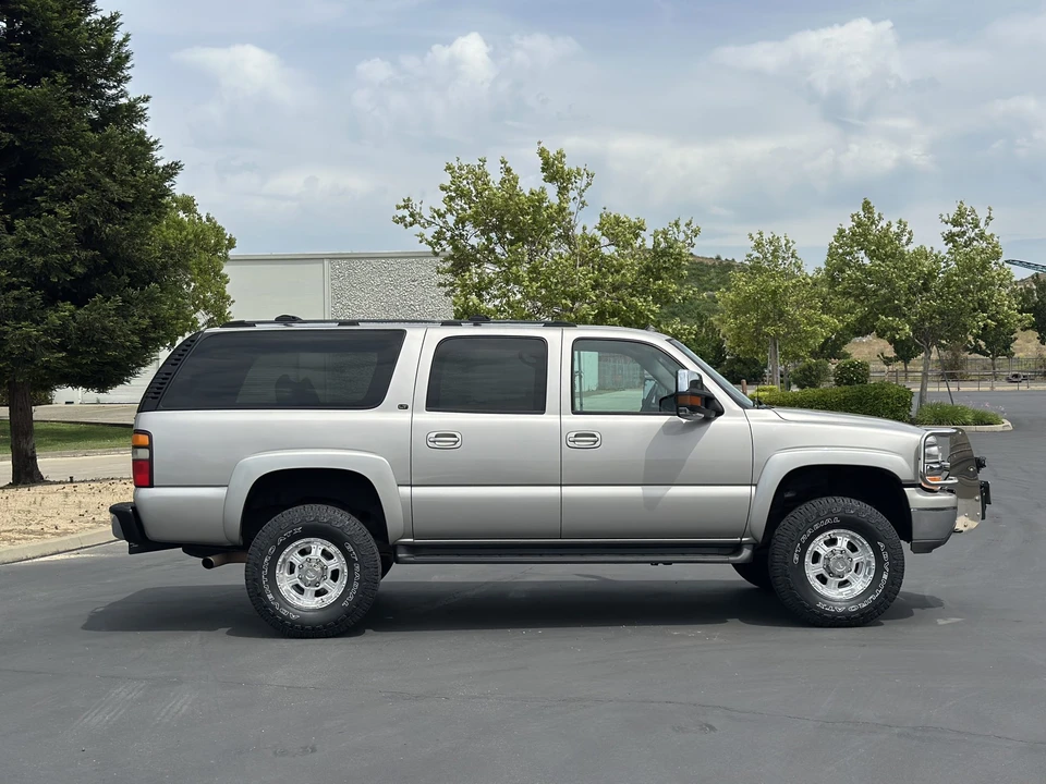 2005 Chevrolet Suburban 9th Gen - Image 27 of 31