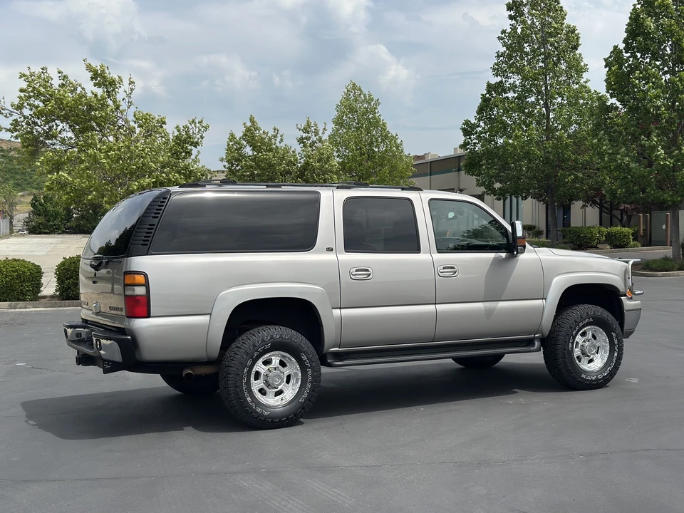 2005 Chevrolet Suburban 9th Gen - Image 26 of 31